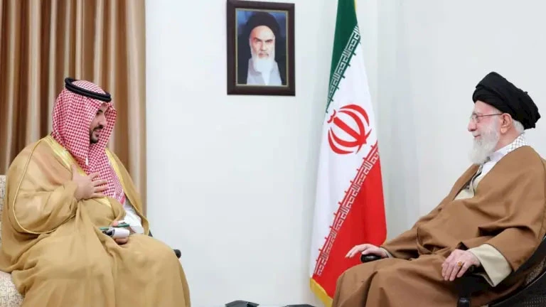 آية الله علي خامنئي